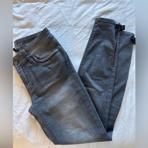 Black house white market trendy skinny jeans